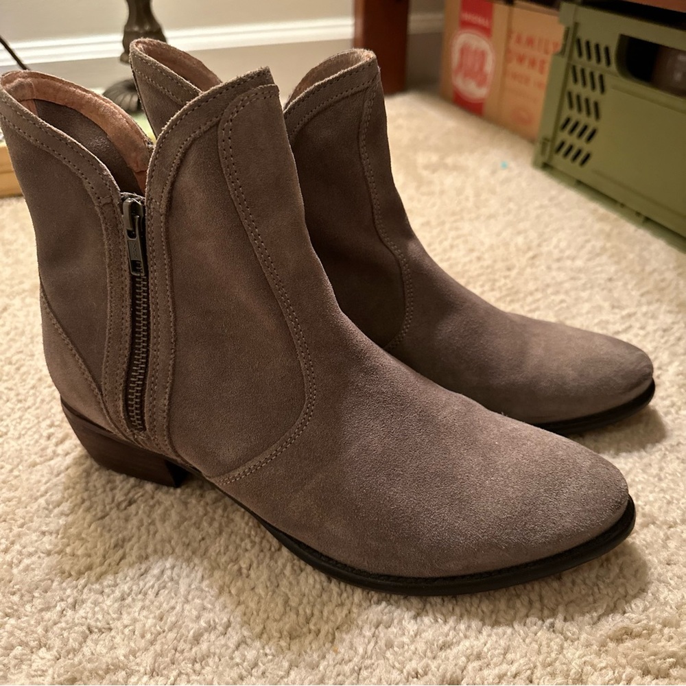 SEYCHELLES Zip-Up Bootie